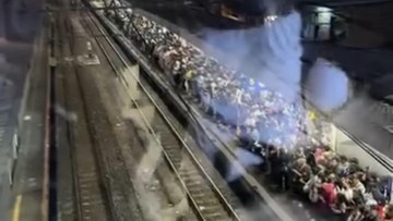 Eskalator Diperbaiki, Anker Menumpuk Saat Jam Pulang Kerja di Stasiun Duri