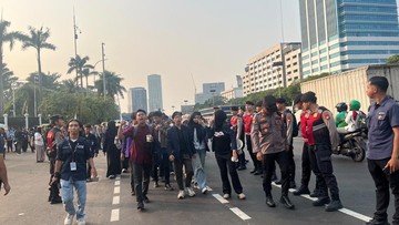 Demo Mahasiswa Kawal RUU Sisdiknas Bubar, Lalin Depan DPR Kembali Lancar
