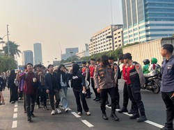 Demo Mahasiswa Kawal RUU Sisdiknas Bubar, Lalin Depan DPR Kembali Lancar