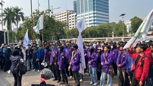 Mahasiswa Gelar Demo Kawal RUU Sisdiknas di Depan DPR