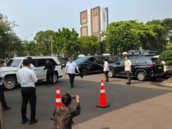 Menteri-menteri Prabowo Mulai Pakai Mobil Maung