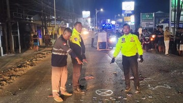Detik-detik Tabrakan Motor Roda 3 Vs Truk di Bogor Berujung 2 Orang Tewas