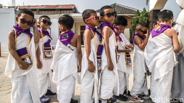 Pakai Baju Ihram, Anak-anak Belajar Manasik Haji