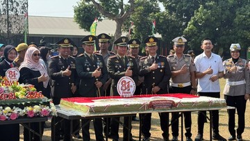 Polres Kediri dan Polres Kediri Kota Beri Kejutan untuk HUT ke-81 TNI