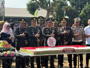 Polres Kediri dan Polres Kediri Kota Beri Kejutan untuk HUT ke-81 TNI