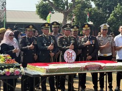 Polres Kediri dan Polres Kediri Kota Beri Kejutan untuk HUT ke-81 TNI