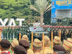 Didampingi Panglima, Prabowo Inspeksi Pasukan di Upacara HUT Ke-81 TNI
