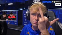 Pro Player Fortnite Dipecat Usai Acungkan Jari Tengah ke Kamera