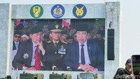 SBY dan Jokowi Hadiri Upacara HUT ke-81 TNI, Duduk Sebelahan