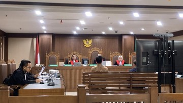 Pengusaha Beri 3 Gepok Duit ke Terdakwa Kasus Bea Cukai, Klaim Bantuan Bencana