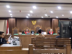Pengusaha Beri 3 Gepok Duit ke Terdakwa Kasus Bea Cukai, Klaim Bantuan Bencana