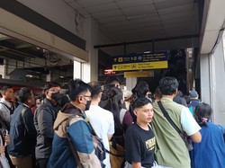 Eskalator Diperbaiki, Anker Cerita Beratnya Transit di Stasiun Duri Senin Pagi