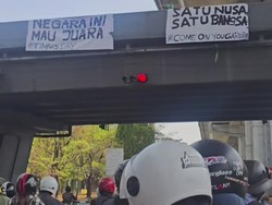 Spanduk Negara Ini Mau Juara di Makassar Jelang Final Indonesia Vs Thailand