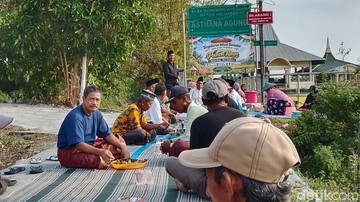 Warga Kudu Lamongan Gelar Tradisi Wiwitan Jelang Panen