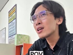 Viral Pagi Mengajar Jadi Dosen, Malam Jadi Anggota Boyband di Atas Panggung