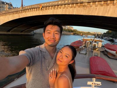 Sosok Allison Hsu Istri Aktor Simu Liu