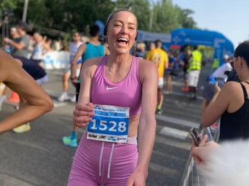 Cool! Amber Heard Virgin Half Marathon di Spanyol, Catat Waktu 1,39 Jam