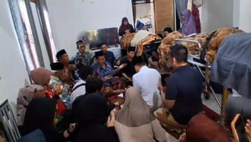 Anak Korban Pembunuhan Sekeluarga di Lampung Ijab-Kabul di Depan Jenazah