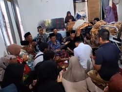 Video: Anak Korban Pembunuhan Sekeluarga di Lampung Ijab Kabul Depan Jenazah Ortu