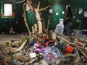 Video: Kehidupan Kaum Urban Lewat Kebal di Jakarta Biennale 2026