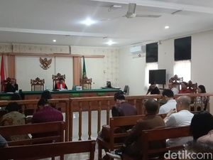 Ambil Paket 483 Gram Ganja dan 33,7 Gram Kokain, WN Belarusia Diadili