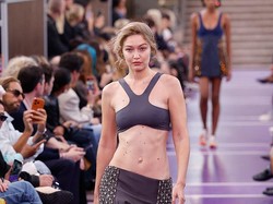 Gigi Hadid Comeback ke Runway Besar, Cara Jalannya Dikritik Mirip Atlet