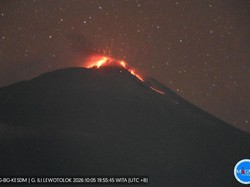 Gunung Ile Lewotolok di NTT Meletus 90 Kali, Status Masih Waspada