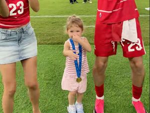 Bikin Gemas, Momen Kamari Joget Bareng Justin Hubner Usai Indonesia Menang