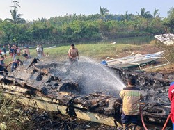 Diduga gegara Warga Bakar Sampah, Kapal Dishub Mamuju Terbakar