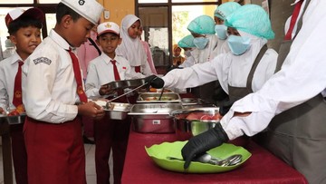 BGN Uji Coba MBG Model Prasmanan di Sekolah, Ini Alasannya