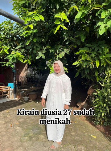 Komentar TikTok Bawa Wanita Bekasi ke Pelaminan di Usia 34 Tahun