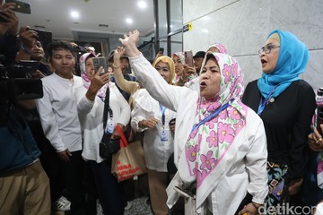 Luapan Ekspresi Pemohon Usai Gugatan Ijazah Gibran Ditolak MK