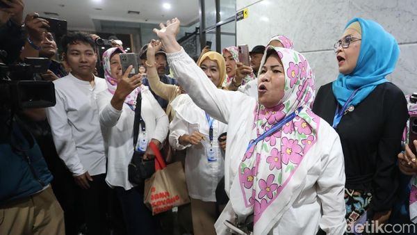 Luapan Ekspresi Pemohon Usai Gugatan Ijazah Gibran Ditolak MK