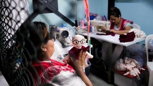 Menyambut Paus Leo XIV, Narapidana Perempuan Peru Produksi Boneka untuk Suvenir