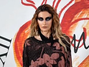 Paris Jackson Curi Atensi di Show Vivienne Westwood, Rias Mata Hitam Bak Rakun
