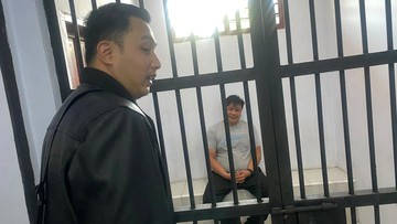 Tim Gabungan Kejari Surabaya Tangkap Buron Fidusia Rp 60 M Saat Isi BBM
