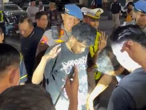 Pria Bonceng 3 Depan Polrestabes Makassar Kepergok Bawa Pisau