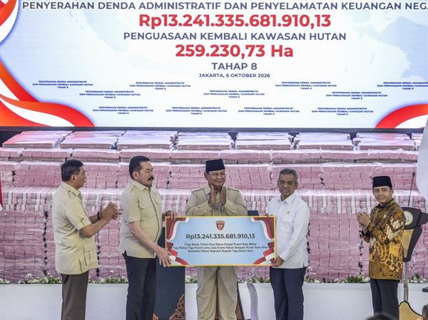 Prabowo Saksikan Penyerahan Uang Rp 13,24 T Hasil Penertiban Kawasan Hutan