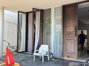 Hujan Genteng di Perumahan San Antonio Pakuwon City Imbas Ledakan