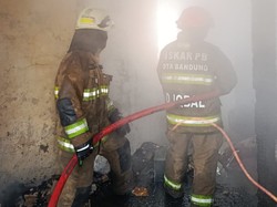 Terdengar Ledakan Sebelum Rumah Lantai 2 Terbakar di Antapani