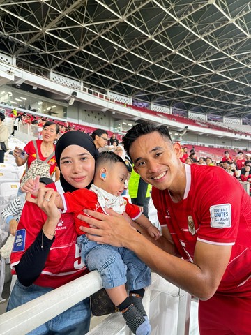 Sosok Sendy Aulia, Hijabers Istri Rizky Ridho Viral Doakan Suami di ASEAN Cup