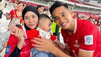 Sosok Sendy Aulia, Hijabers Istri Rizky Ridho Viral Doakan Suami di ASEAN Cup