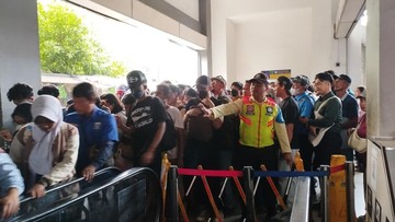 Anker Keluhkan Kondisi Stasiun Duri, Harap Eskalator Cepat Diperbaiki