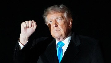 Trump Ungkap Alasan Tarik Semua Pesawat Pengebom AS dari Pangkalan Inggris