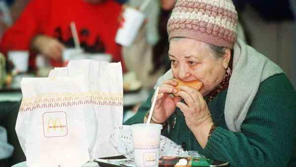 Antre Panjang! Intip Suasana Pembukaan Gerai McDonalds Rusia Tahun 1990
