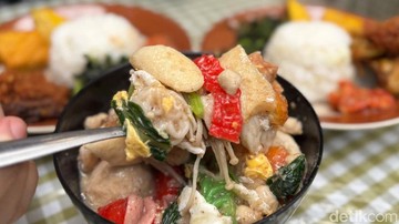Dapur Mama Cafe: Ngeunah! Makan Seblak di dalam Rumah Mewah di Kemang