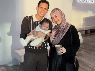 So Sweet! Manisnya Keluarga Kecil Egy Maulana Vikri Saat Kulineran Bareng