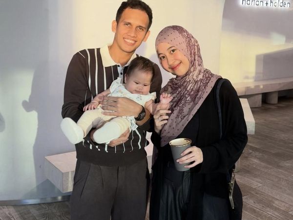 So Sweet! Manisnya Keluarga Kecil Egy Maulana Vikri Saat Kulineran Bareng