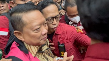 Momen Febrie Adriansyah Senyum Tipis Jelang Sidang Dakwaan Kasus TPPU