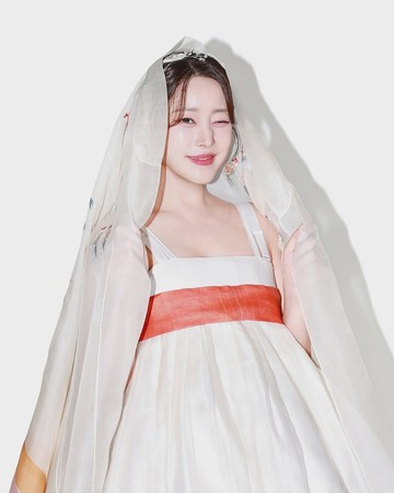 Go Woori Eks Rainbow Sambut Kelahiran Anak Pertama!